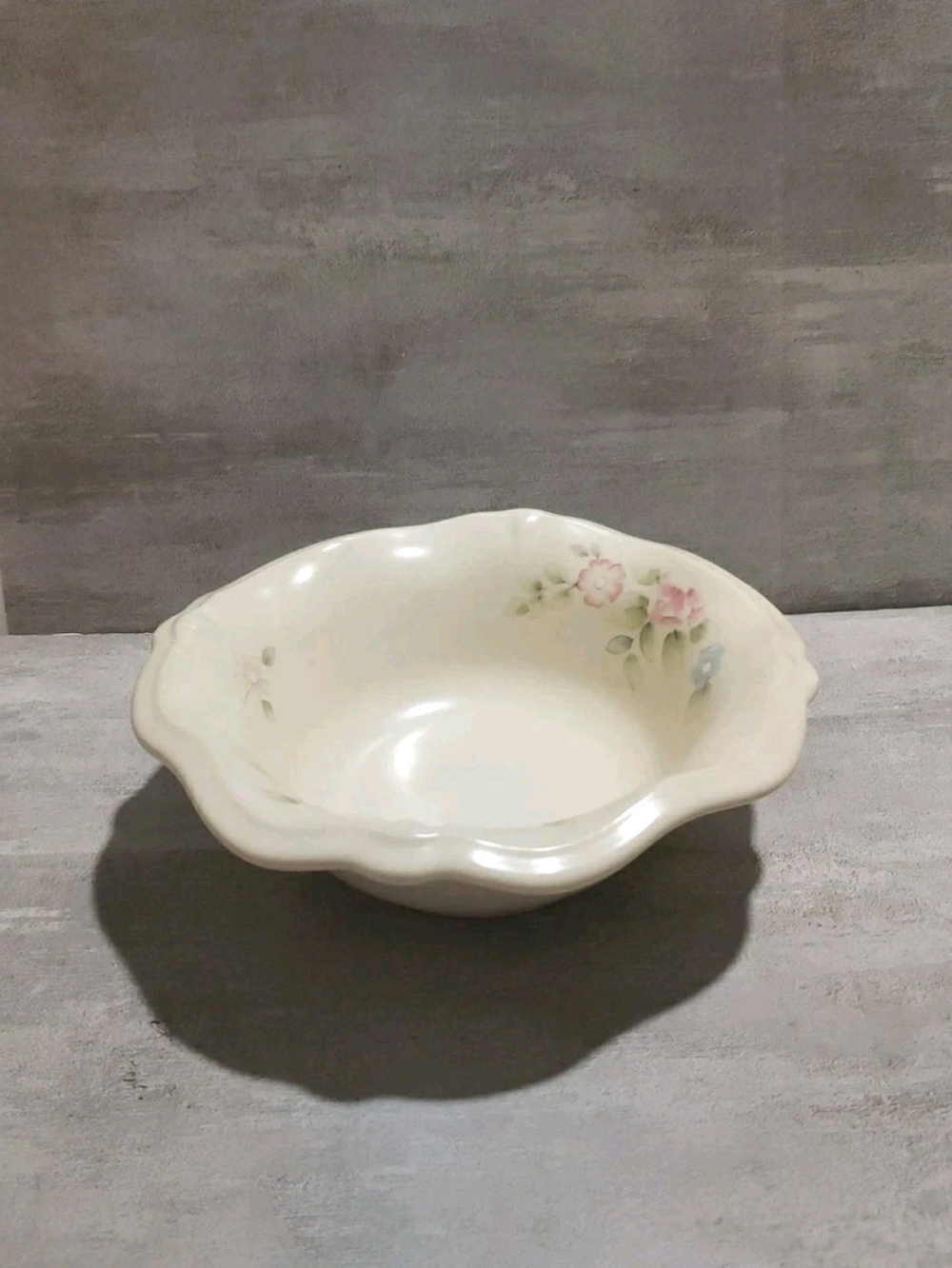 Vintage Pfaltzgraff Tea Rose Sculpted Bowl USA